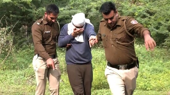 Delhi Police brings Aftab Poonawalla - accused in the Shraddha Walker murder case - to a jungle area to recover body parts. (ANI Photo)