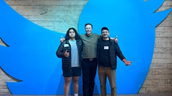 Elon Musk with the two 'employees' of Twitter that he 'rehired'. (Elon Musk/Twitter)