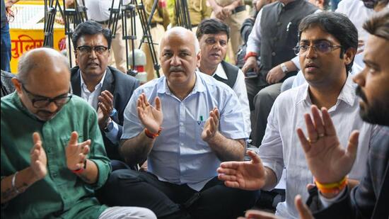 AAP leaders and supporters sitting on dharna outside the Election Commission office in New Delhi on Wednesday over the alleged disappearance of AAP candidate from Gujarat, Kanchan Jariwala. (ANI)