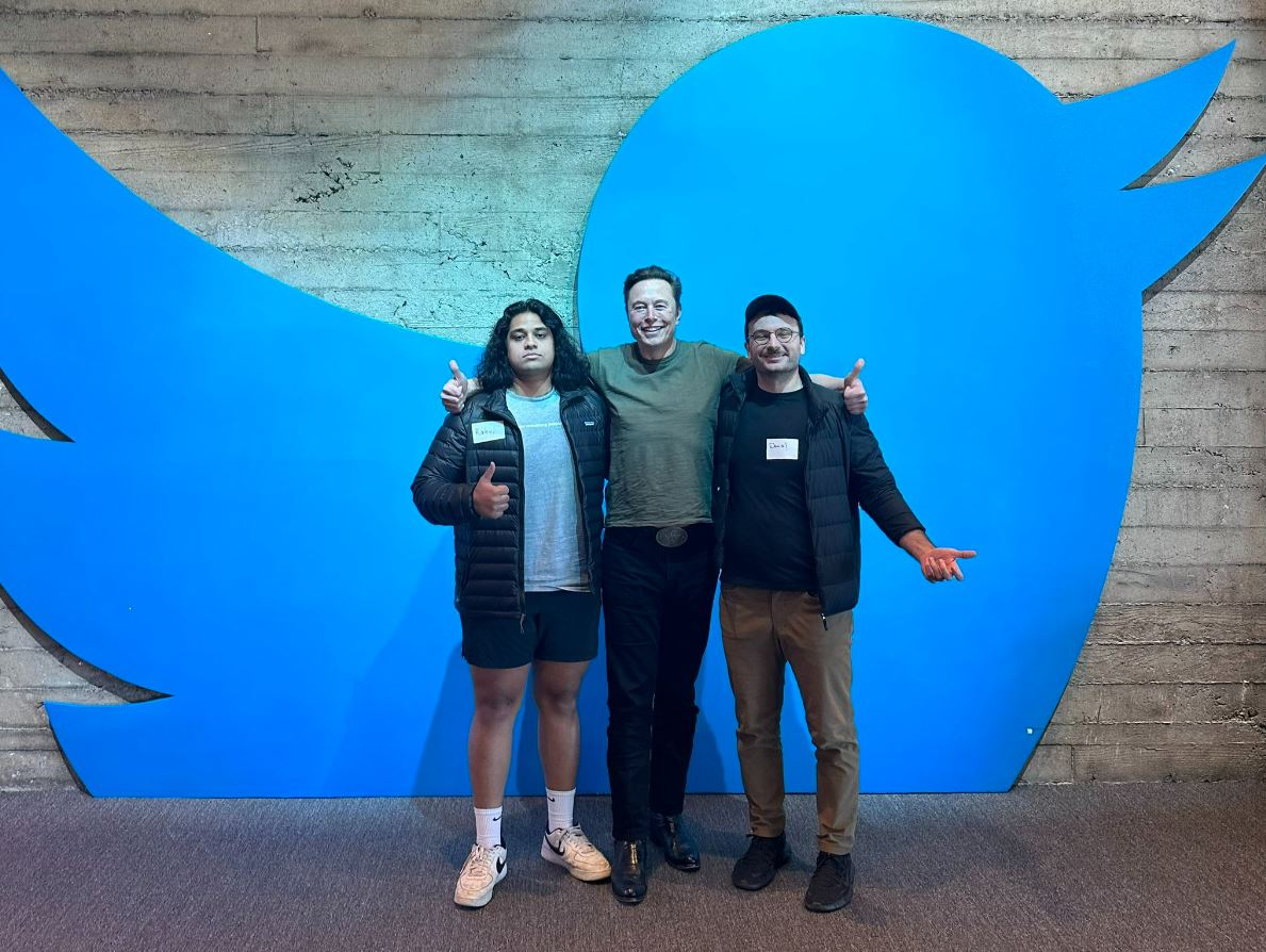 Elon Musk with the two 'employees' of Twitter that he 'rehired'. (Elon Musk/Twitter)