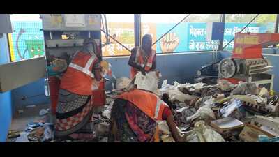A garbage dump in Prayagraj. (HT PHOTO) A garbage dump in Prayagraj. (HT PHOTO)
