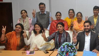 Elected joint secretary Sarvanarinder Kaur, vice-president Suman Sumi, president Supinder Kaur and secretary Amarjit Singh Naura showing victory signs after their win in the PUTA election. (HT Photo) Elected joint secretary Sarvanarinder Kaur, vice-president Suman Sumi, president Supinder Kaur and secretary Amarjit Singh Naura showing victory signs after their win in the PUTA election. (HT Photo)