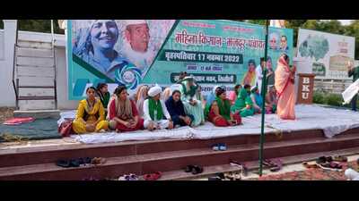 The mahila panchayat was attended by senior BKU leaders Naresh Tikait and his wife Manu, and Rakesh Tikait and his Sunita (HT PHOTO)