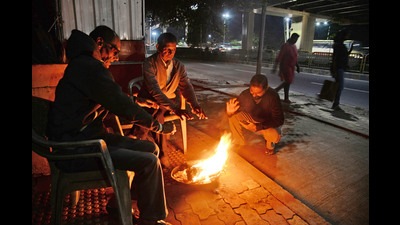 The night temperature reported a drop from 14.3 degrees Celsius on Wednesday to 12.9 degrees Celsius on Thursday, as per the India Meteorological Department (IMD). (HT FILE PHOTO) The night temperature reported a drop from 14.3 degrees Celsius on Wednesday to 12.9 degrees Celsius on Thursday, as per the India Meteorological Department (IMD). (HT FILE PHOTO)