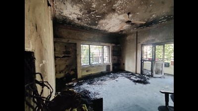 Two students were rescued after fire broke out at Prabha housing society. (Rahul Raut/HT PHOTO) Two students were rescued after fire broke out at Prabha housing society. (Rahul Raut/HT PHOTO)