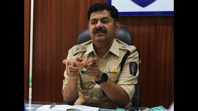 Newly-appointed deputy commissioner of police (traffic), Vijay Kumar Magar, who took over the charge from outgoing DCP Rahul Srirame on Wednesday, has hit the ground running with strict instructions to the traffic police. (Ravindra Joshi/HT PHOTO) Newly-appointed deputy commissioner of police (traffic), Vijay Kumar Magar, who took over the charge from outgoing DCP Rahul Srirame on Wednesday, has hit the ground running with strict instructions to the traffic police. (Ravindra Joshi/HT PHOTO)