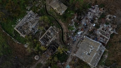 Russia-Ukraine War: A view of a Russian tank and destroyed buildings of a recently liberated village on the outskirts of Kherson. (AP) Russia-Ukraine War: A view of a Russian tank and destroyed buildings of a recently liberated village on the outskirts of Kherson. (AP)