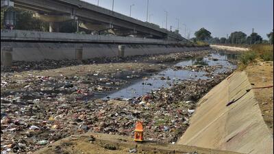 The petition has been filed in the NGT seeking directions for the concerned authorities in Ludhiana to clean the Sidhwan canal and act against violators dumping waste into the water body,which has turned into a ‘dumpsite’. (HT FILE)