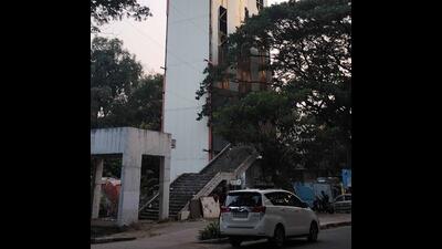 Non-functional parking on JM Road. (Ravindra Joshi/HT PHOTO)