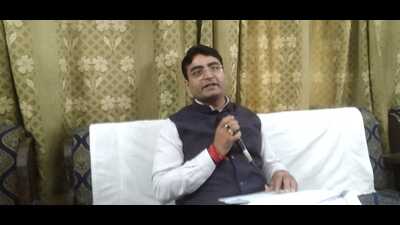 Prayagraj DM Sanjay Kumar Khatri addressing media persons on Thursday. (HT photo) Prayagraj DM Sanjay Kumar Khatri addressing media persons on Thursday. (HT photo)