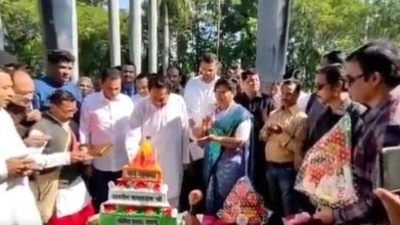 Kamal Nath cut a temple-shaped cake on Wednesday in Chhindwara as his supporters celebrated his birthday in advance.