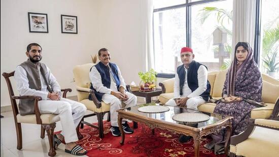 Samajwadi Party (SP) president Akhilesh Yadav and wife Dimple Yadav with Pragatisheel Samajwadi Party-Lohia chief Shivpal Yadav and his son Aditya Yadav during a meeting on Thursday. (PTI PHOTO)