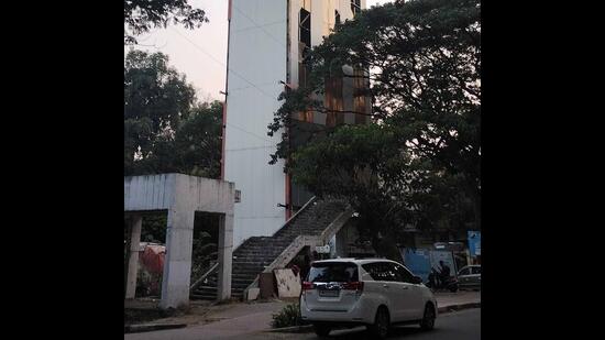 Non-functional parking on JM Road. (Ravindra Joshi/HT PHOTO) Non-functional parking on JM Road. (Ravindra Joshi/HT PHOTO)
