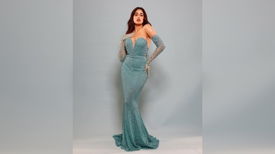 Janhvi Kapoor made some serious jaws drop as she walked down the red-carpet looking a mermaid in disguise in her designer ensemble.(Instagram/@janhvikapoor)