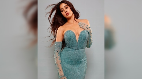 Revealing the idea behind the attire, Janhvi Kapoor wrote, "the vision was Botticellis Venus meets The Little Mermaid."(Instagram/@janhvikapoor)