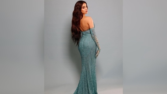 The designer herself, Falguni Peacock commented on Janhvi Kapoor's post and wrote, "stunning !!!" with multiple heart and fire emojis.(Instagram/@janhvikapoor)