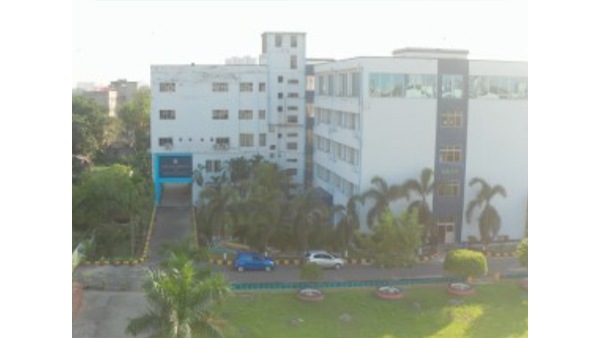 The GNIHM community benefits from its proximity to the commercial area, as well as its distance from the noise and pollution in this verdant neighbourhood near Kolkata. The GNIHM community benefits from its proximity to the commercial area, as well as its distance from the noise and pollution in this verdant neighbourhood near Kolkata.