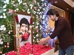 Mahesh Babu pays his respects to late father Krishna. Mahesh Babu pays his respects to late father Krishna.