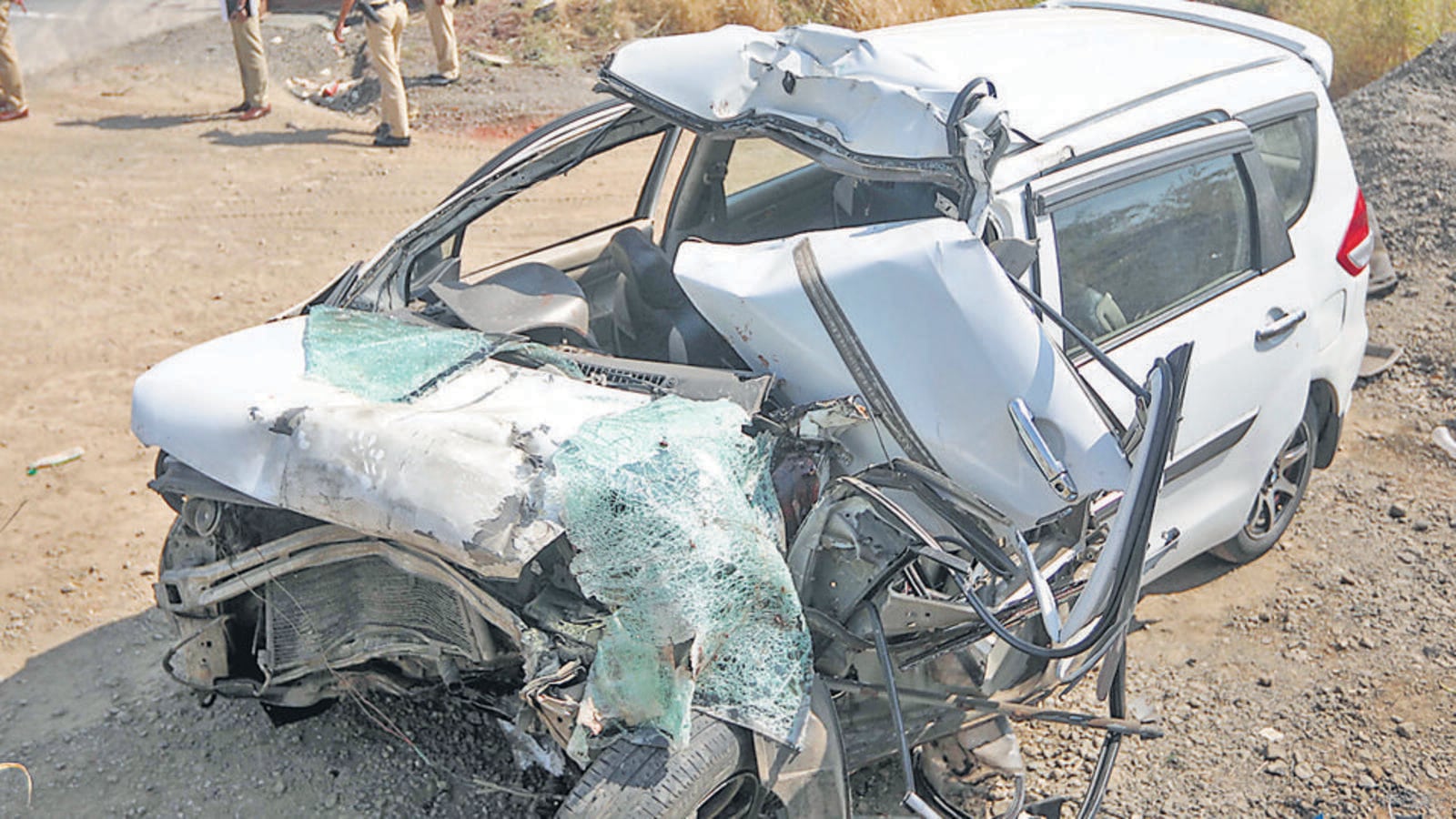 6 killed, 3 injured in late night Eway crash Mumbai news Hindustan