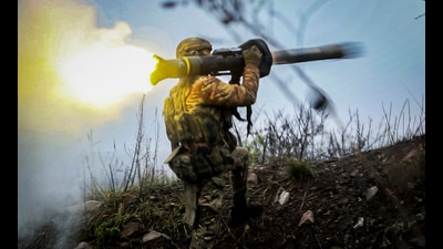 A Ukrainian soldier fires an anti-tank missile at an undisclosed location in the Donetsk region, Ukraine, November 17, 2022 (AP) A Ukrainian soldier fires an anti-tank missile at an undisclosed location in the Donetsk region, Ukraine, November 17, 2022 (AP)