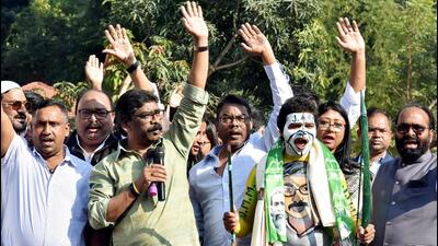 Jharkhand chief minister Hemant Soren addresses his supporters outside his official residence in Ranchi on Friday. (ANI Photo) Jharkhand chief minister Hemant Soren addresses his supporters outside his official residence in Ranchi on Friday. (ANI Photo)