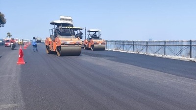 The authorities are racing against the time to complete the track around the Hussainsagar lake. (HT Photo) The authorities are racing against the time to complete the track around the Hussainsagar lake. (HT Photo)