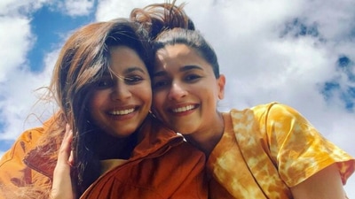 Alia Bhatt with Shaheen Bhatt in a happy new picture. Alia Bhatt with Shaheen Bhatt in a happy new picture.