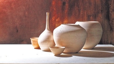Artists pay tribute to Ghulam Muhammad Kumhar, last clay tile maker in Kashmir (HT Gallery) Artists pay tribute to Ghulam Muhammad Kumhar, last clay tile maker in Kashmir (HT Gallery)