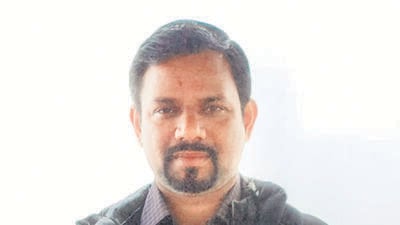 The doctor, Jitendra Bhendari, 38, is a resident of Mauli Nagar, Murbad, who follows the same schedule every day. He leaves his home on his bike and reaches Tanmay Maternity Home around 11.00am and leaves the hospital for home by 8.00pm. (HT PHOTO) The doctor, Jitendra Bhendari, 38, is a resident of Mauli Nagar, Murbad, who follows the same schedule every day. He leaves his home on his bike and reaches Tanmay Maternity Home around 11.00am and leaves the hospital for home by 8.00pm. (HT PHOTO)