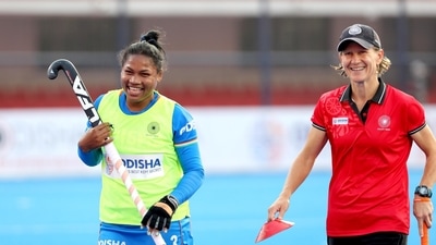 Janneke Schopman (right)