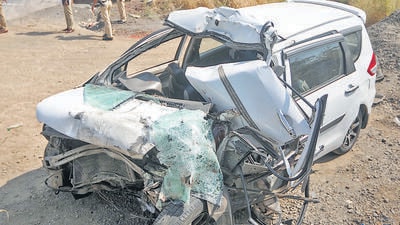 Navi Mumbai, India - November 18, 2022: Mangled remains of the Ertiga car in which six people died in an accident on Mumbai-Pune Expressway on Thursday night after the car rammed into a container, at Khalapur, Raigad District, in Navi Mumbai, India, on Friday, November 18, 2022. (Photo by Bachchan Kumar/HT PHOTO) (HT PHOTO) Navi Mumbai, India - November 18, 2022: Mangled remains of the Ertiga car in which six people died in an accident on Mumbai-Pune Expressway on Thursday night after the car rammed into a container, at Khalapur, Raigad District, in Navi Mumbai, India, on Friday, November 18, 2022. (Photo by Bachchan Kumar/HT PHOTO) (HT PHOTO)