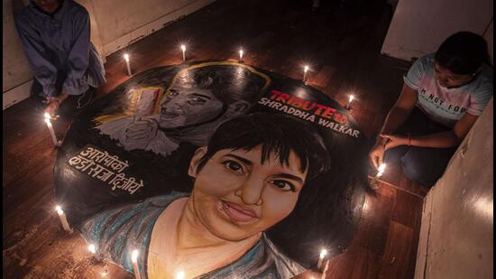 Students of Gurukul School of Art pay tribute to Shraddha Walker, who was allegedly killed by her live-in partner Aftab Ameen Poonawala, in Delhi, at Lalbaug, in Mumbai, India, on November 15. (Anshuman Poyrekar/HT PHOTO)