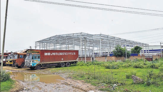 The deceased persons, Vivek (26) and Monu (25), who are brothers, worked in the human relations department of a steel manufacturing plant in Pathreri on Bilaspur-Tauru Road. (HT Photo) The deceased persons, Vivek (26) and Monu (25), who are brothers, worked in the human relations department of a steel manufacturing plant in Pathreri on Bilaspur-Tauru Road. (HT Photo)