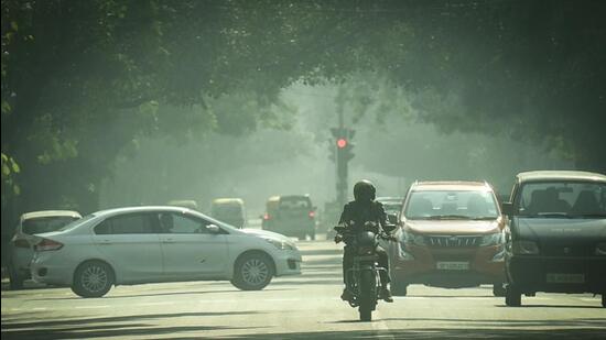 The hourly air quality index (AQI) was 272 at 7am. (Hindustan Times)