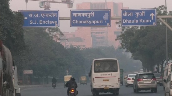 Delhi overall air quality continues to be in the 'poor' category. According to the Central Pollution Control Board (CPCB), the Air Quality Index (AQI) at 9 am stood at 275.(ANI)