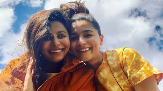 Alia Bhatt with Shaheen Bhatt in a happy new picture.
