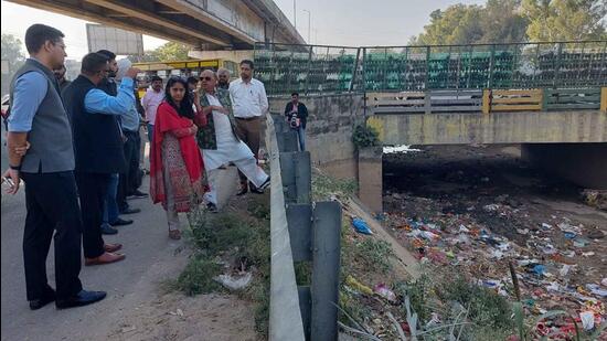 Deputy commissioner Surabhi Malik, MLA Gurpreet Gogi, MC commissioner Shena Aggarwal, among other officials, inspecting the Sidhwan canal site in Ludhiana. The cleaning of the Sidhwan Canal will start in January 2023. (HT PHOTO)