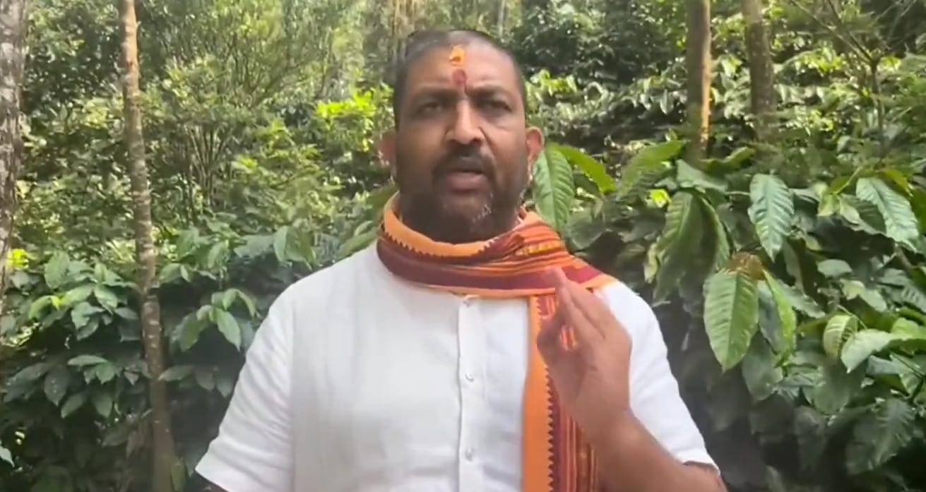 A Bajrang Dal leader threatens Tanveer Sait over the proposed construction of a Tipu Sultan statue in Karnataka's Mysuru. (Karnataka Congress Twitter) A Bajrang Dal leader threatens Tanveer Sait over the proposed construction of a Tipu Sultan statue in Karnataka's Mysuru. (Karnataka Congress Twitter)