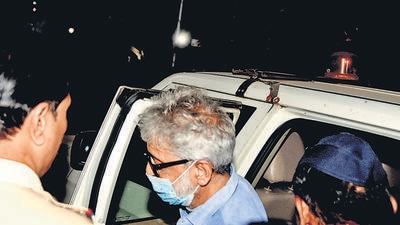 Navi Mumbai, India - November 19, 2022: Bhima Koregaon case accused Gautam Navlakha being taken to CPI (M) office during house arrest under heavy police protection, at Agroli Village, CBD Belapur, in Navi Mumbai, India, on Saturday, November 19, 2022. (Photo by Bachchan Kumar/ HT PHOTO) (HT PHOTO) Navi Mumbai, India - November 19, 2022: Bhima Koregaon case accused Gautam Navlakha being taken to CPI (M) office during house arrest under heavy police protection, at Agroli Village, CBD Belapur, in Navi Mumbai, India, on Saturday, November 19, 2022. (Photo by Bachchan Kumar/ HT PHOTO) (HT PHOTO)