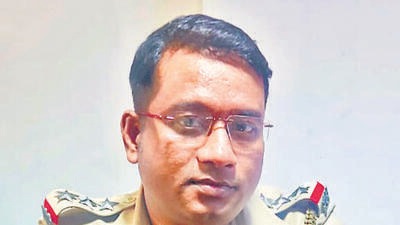 Son of retired cop cheats people in Kalwa wearing fake uniform, held Son of retired cop cheats people in Kalwa wearing fake uniform, held