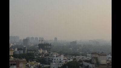 Smog at Wadgaonsheri. (Shankar Narayan/HT PHOTO) Smog at Wadgaonsheri. (Shankar Narayan/HT PHOTO)