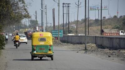 The two men sitting in the autorickshaw when the complainant hailed it were the driver’s accomplices and helped him carry out the crime, police said. (Sakib Ali / HT Photo) The two men sitting in the autorickshaw when the complainant hailed it were the driver’s accomplices and helped him carry out the crime, police said. (Sakib Ali / HT Photo)