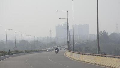 Ghaziabad, India - November 19, 2022: Vehicles ply on the elevated road in Ghaziabad, India, on Saturday, November 19, 2022. (Photo by Sakib Ali /Hindustan Times) Ghaziabad, India - November 19, 2022: Vehicles ply on the elevated road in Ghaziabad, India, on Saturday, November 19, 2022. (Photo by Sakib Ali /Hindustan Times)
