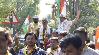 PAAS leaders Alpesh Kathiriya and Dharmik Malaviya during a roadshow as they join AAP in Surat on November 5. (ANI) PAAS leaders Alpesh Kathiriya and Dharmik Malaviya during a roadshow as they join AAP in Surat on November 5. (ANI)