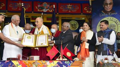 Himachal Pradesh governor Rajendra Vishwanath Arlekar felicitating the Dalai Lama with the Gandhi Mandela Award at a ceremony in Thekchen, Mcleod Ganj, Dharamshala, on Saturday. (HT Photo) Himachal Pradesh governor Rajendra Vishwanath Arlekar felicitating the Dalai Lama with the Gandhi Mandela Award at a ceremony in Thekchen, Mcleod Ganj, Dharamshala, on Saturday. (HT Photo)
