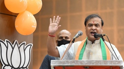 Gandhidham, Nov 18 (ANI): Assam Chief Minister Himanta Biswa Sarma addresses the public meeting for the upcoming Gujarat Assembly elections, in Gandhidham on Friday. (ANI Photo/Shrikant Singh) (Shrikant Singh)