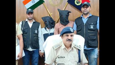 ACP crime Preet Pal addresses a press conference as he presents the two suspects for extorting money from a property dealer claiming to be members of the Lawrence Bishnoi gang, in Gurugram, India on November 19. (Parveen Kumar/HT Photo) ACP crime Preet Pal addresses a press conference as he presents the two suspects for extorting money from a property dealer claiming to be members of the Lawrence Bishnoi gang, in Gurugram, India on November 19. (Parveen Kumar/HT Photo)