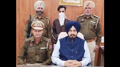 The accused in custody of Ludhiana police. (HT)