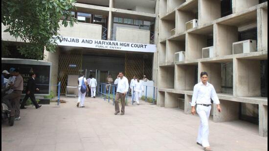 The Punjab and Haryana high court has asserted that the courts should permit parties to lead evidence of the kind and in the manner that it deems appropriate at any stage of trial and should ordinarily not curtail the same unless it is found that the evidence sought to be produced is “completely irrelevant” controversy in hand. (HT file photo)