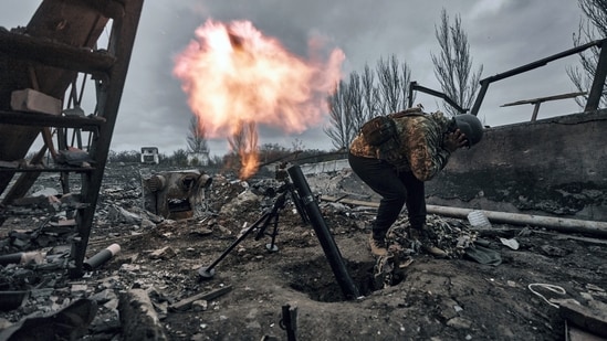 Russia-Ukraine War: A Ukrainian soldier fires a mortar at Russian positions in Bakhmut, Donetsk.(AP)